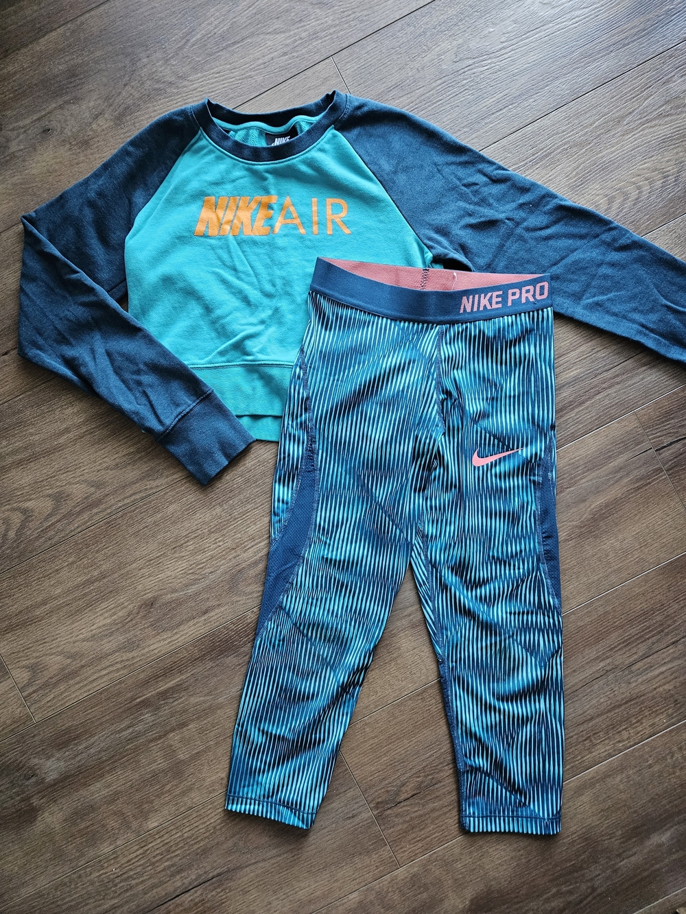 Girls Sz L Nike Crewneck with Nike Pro Leggings